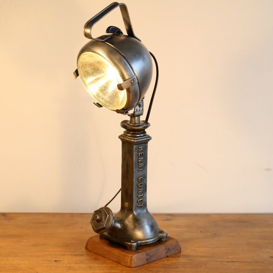 Lampe métal à poser métier garagiste phare et cric.