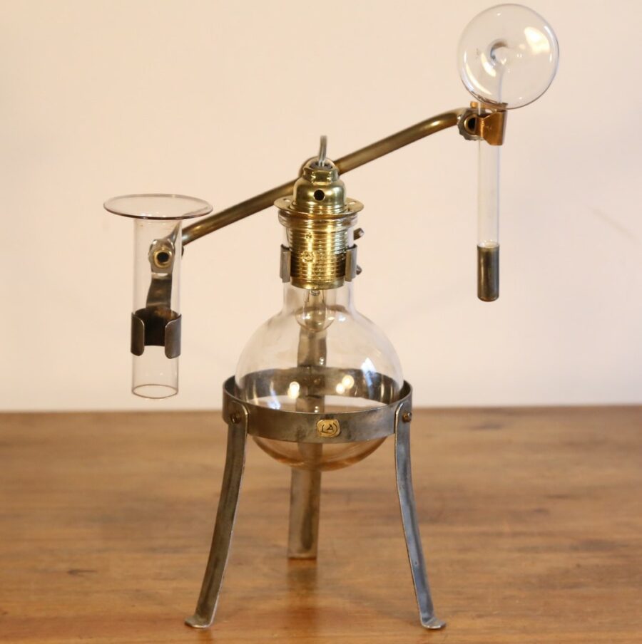 Lampe de métier laboratoire de chimie et médecine.