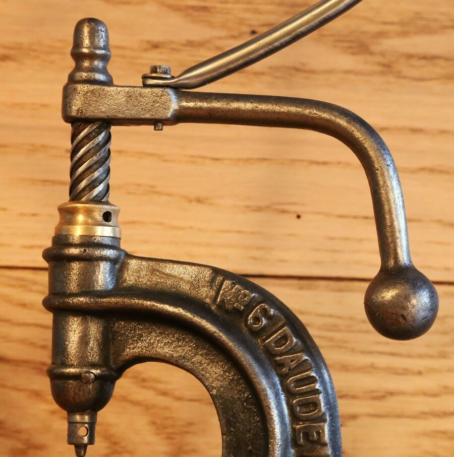 Lampe de métier presse cordonnier – Image 9