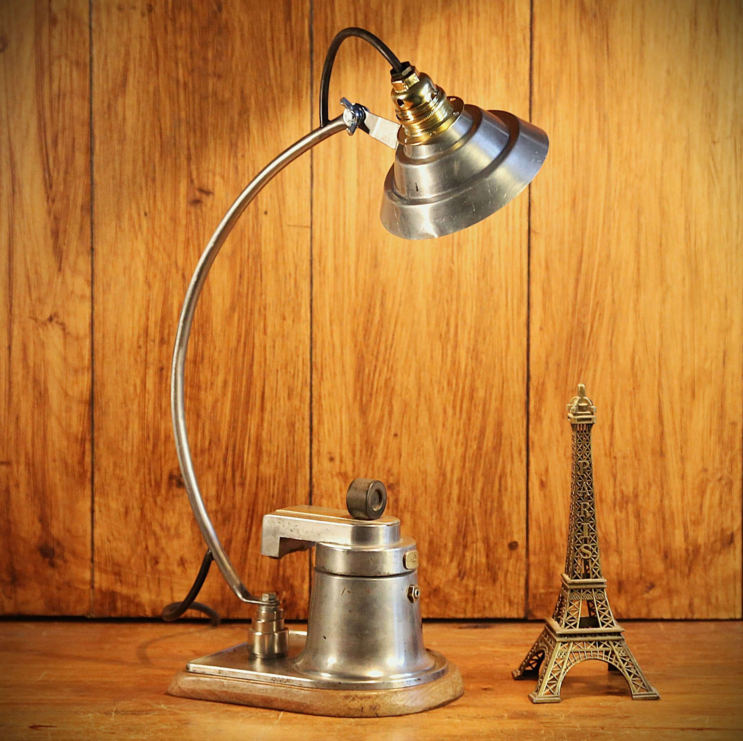 Lampe design Art Déco en métal