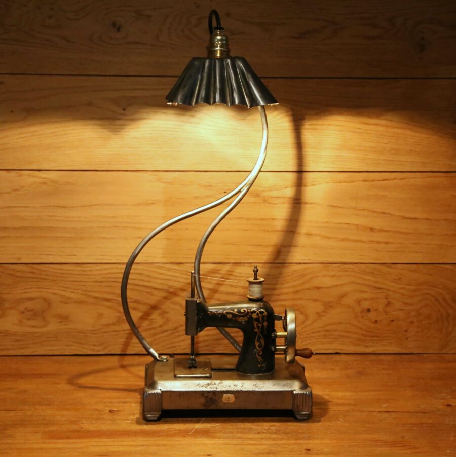 Lampe jouet machine à coudre Art Déco