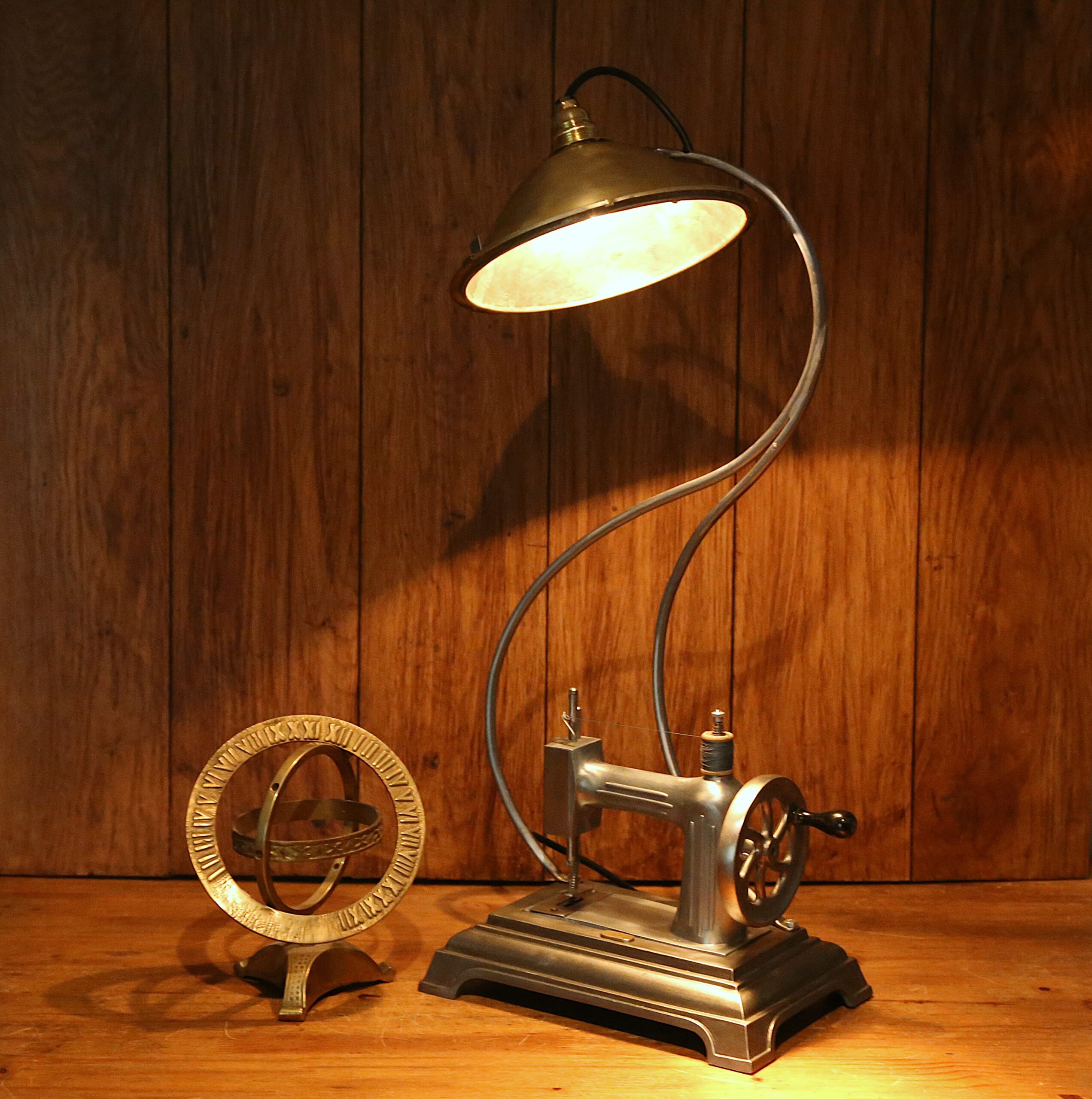 Lampe machine à coudre Art Déco