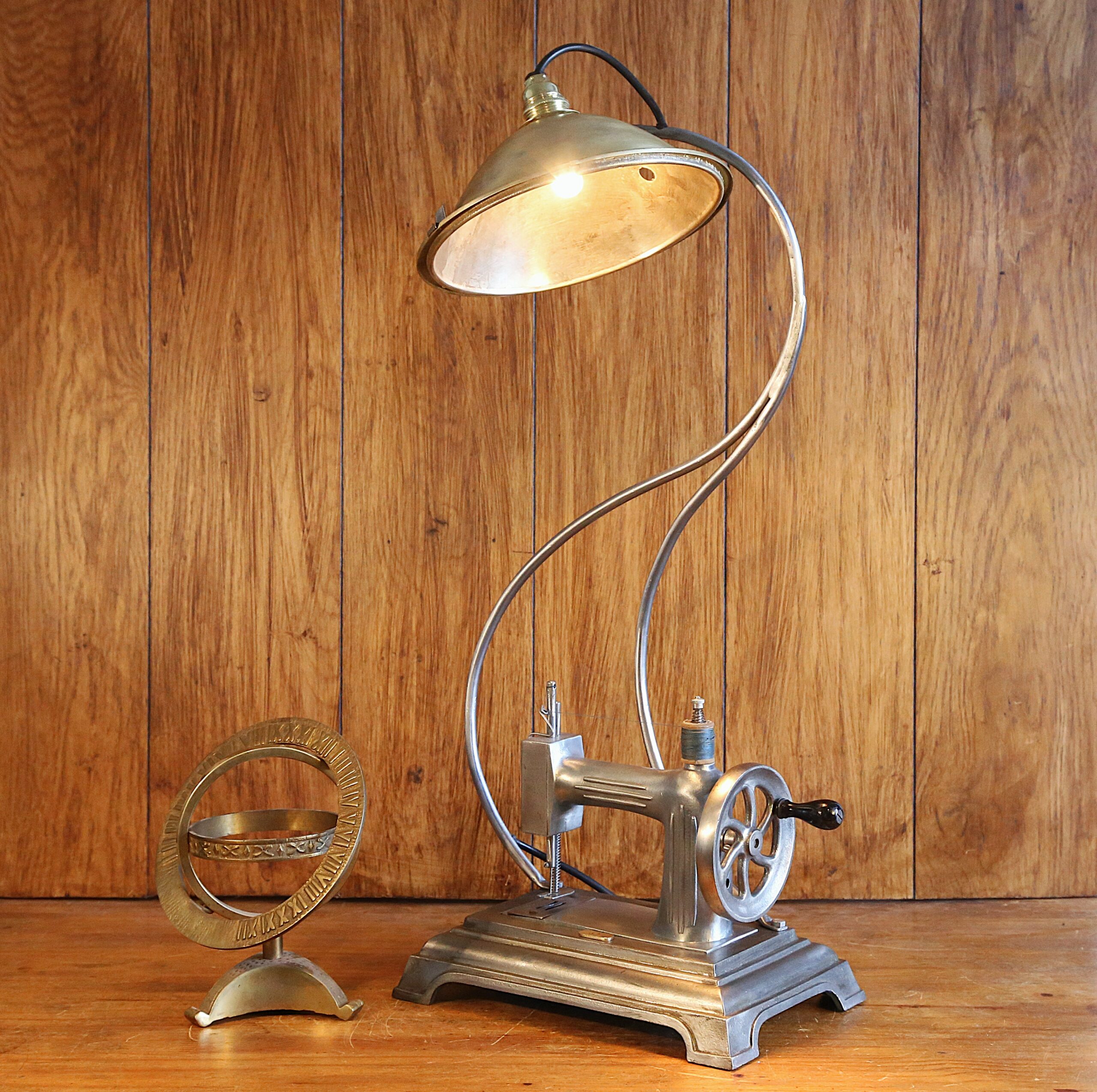 Lampe machine à coudre Art Déco