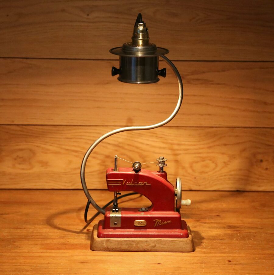 Lampe machine à coudre vintage style Art Déco
