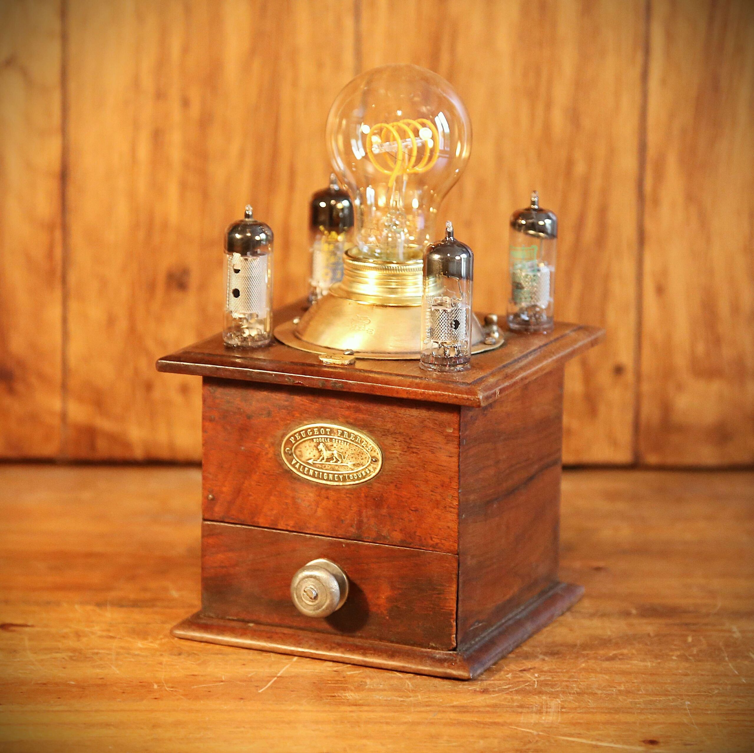 Lampe moulin à café vintage Peugeot