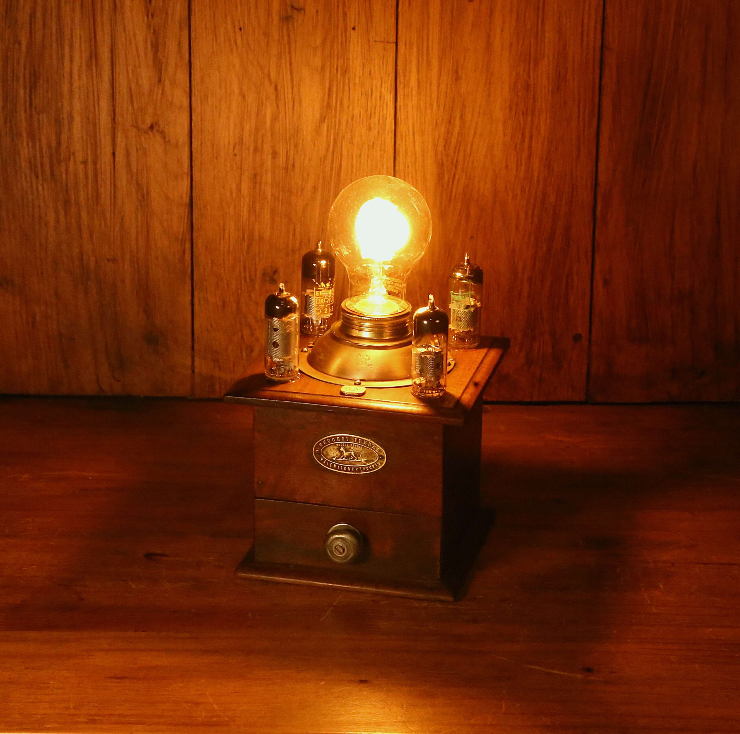 Lampe moulin à café vintage Peugeot