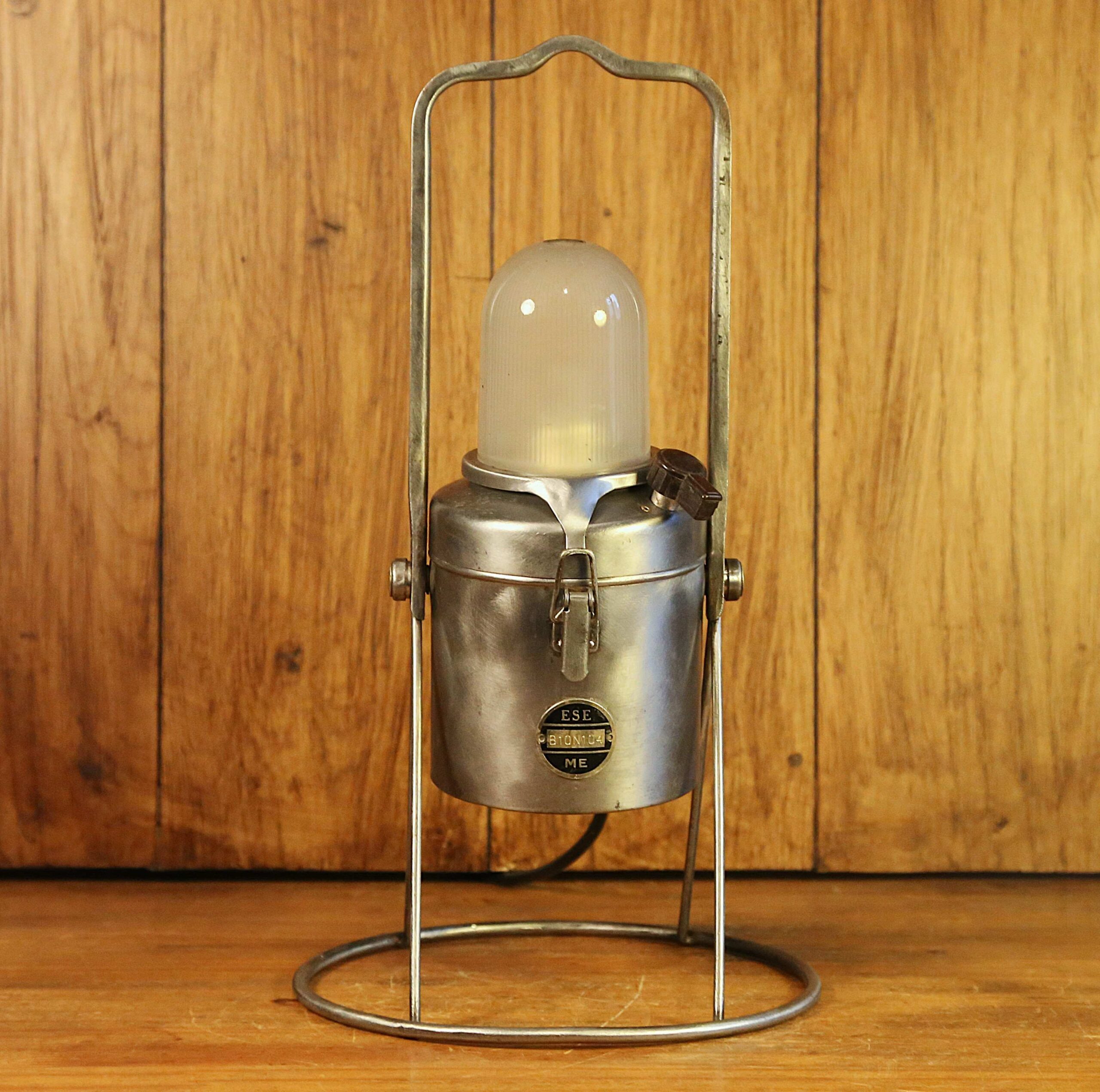 Lampe portative vintage de camping en métal – Image 5