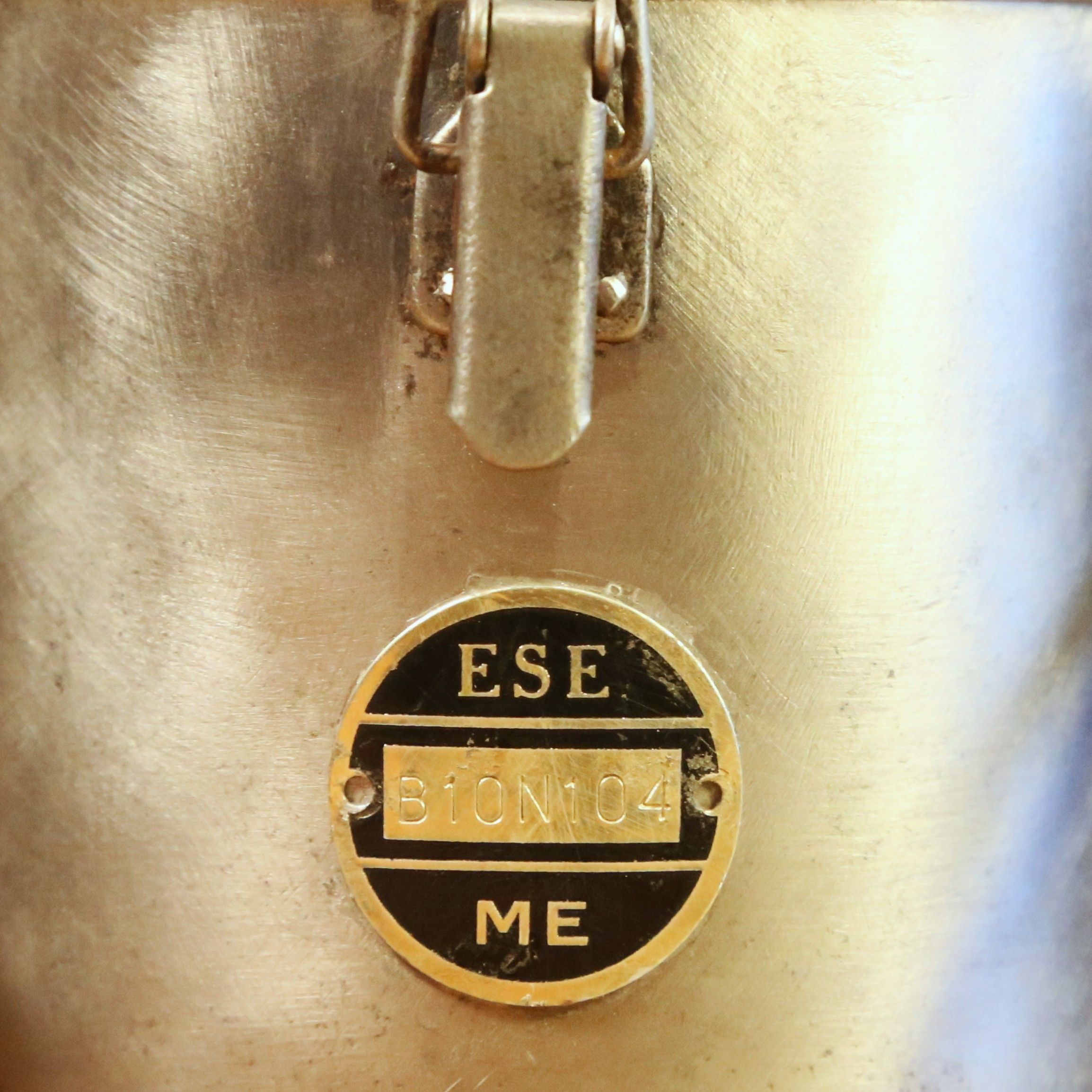 Lampe portative vintage de camping en métal – Image 4