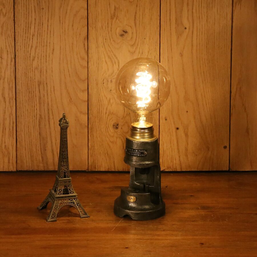 Lampe récup ancien outil d'atelier industriel