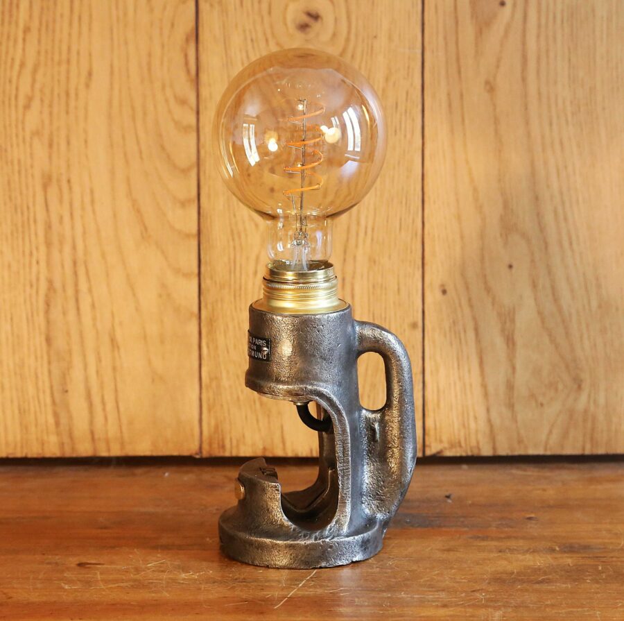 Lampe récup ancien outil d'atelier industriel – Image 3
