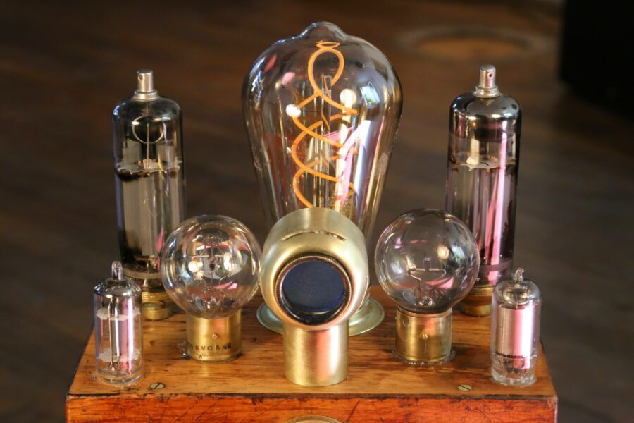 Lampe Steampunk unique bois et ampoules radio TSF – Image 4
