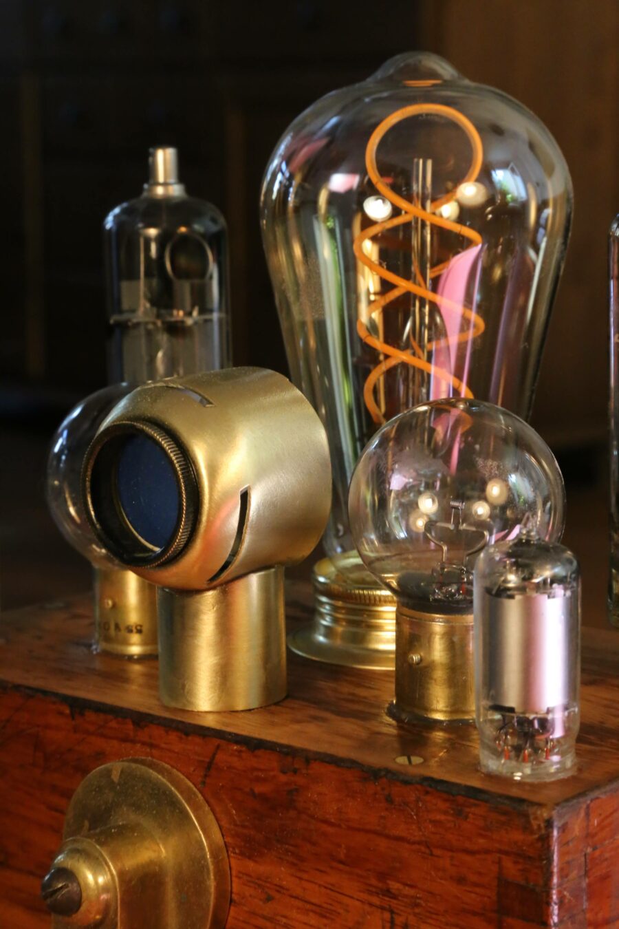 Lampe Steampunk unique bois et ampoules radio TSF – Image 5