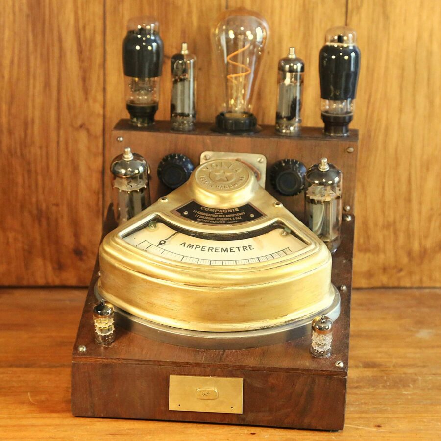 Lampe Steampunk création bois et laiton
