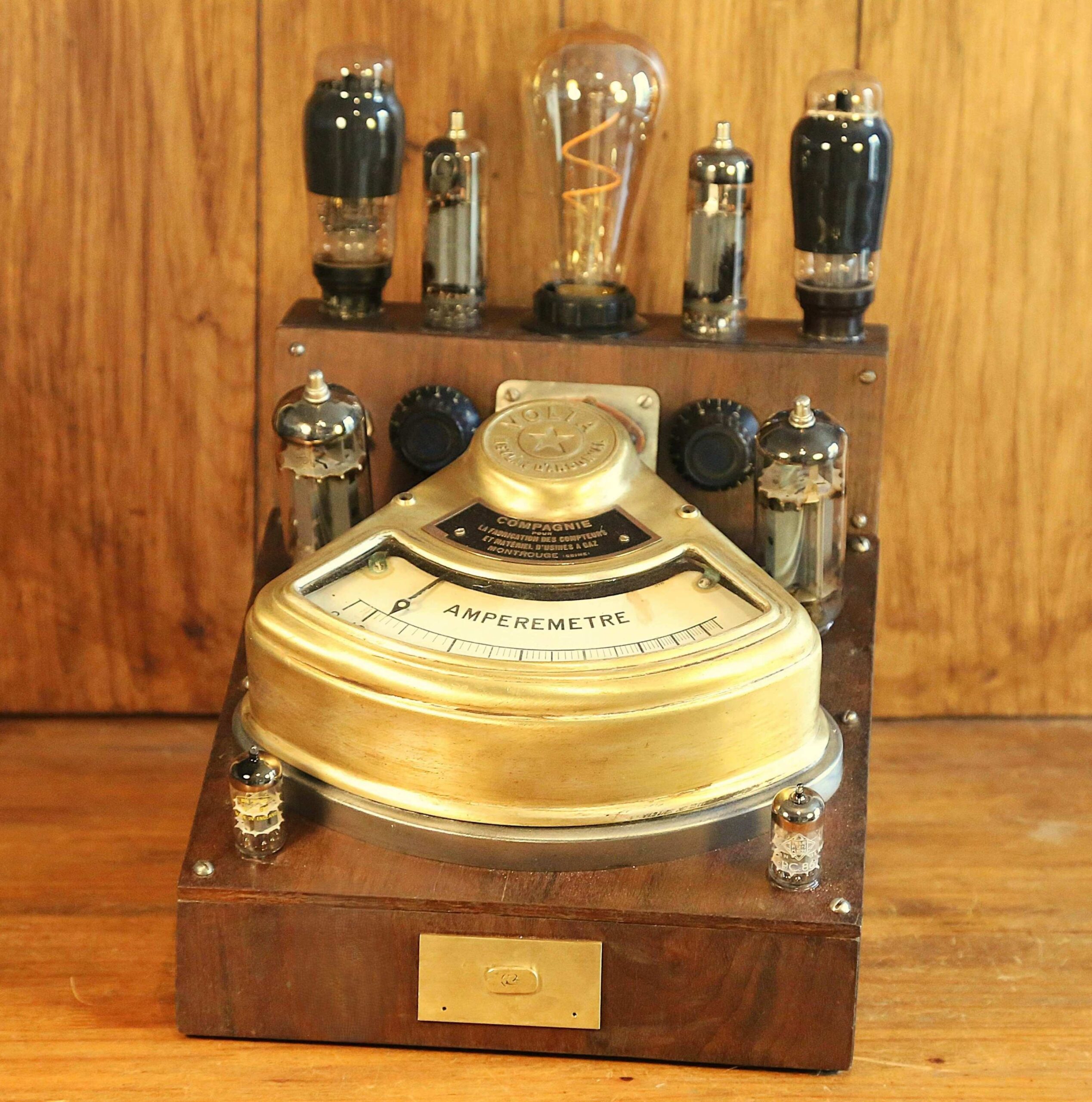 Lampe Steampunk création bois et laiton