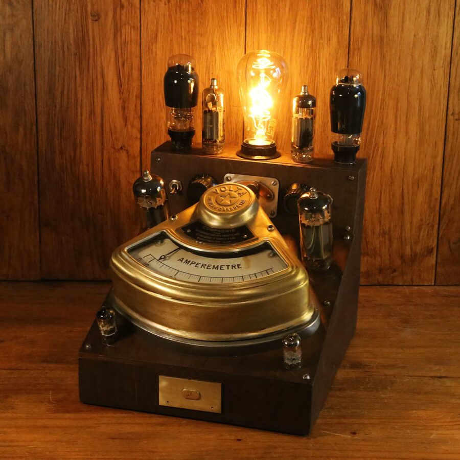 Lampe Steampunk création bois et laiton