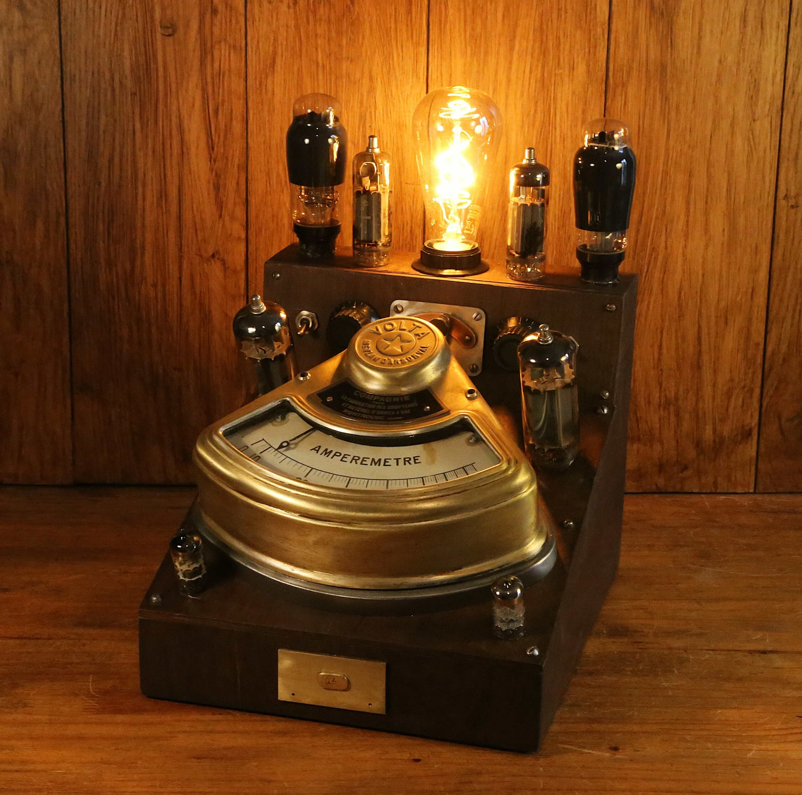 Lampe Steampunk création bois et laiton