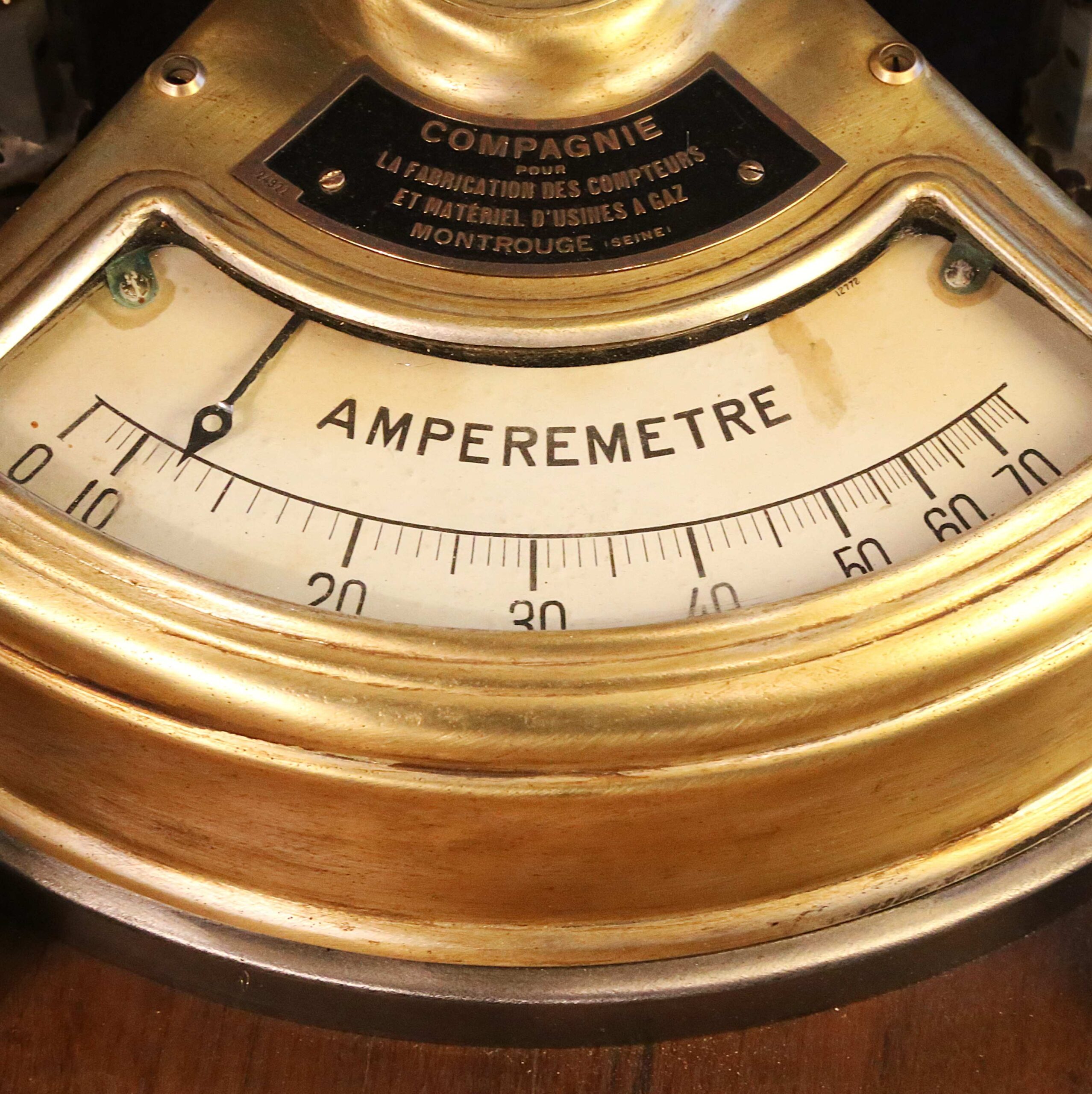 Lampe Steampunk création bois et laiton – Image 4