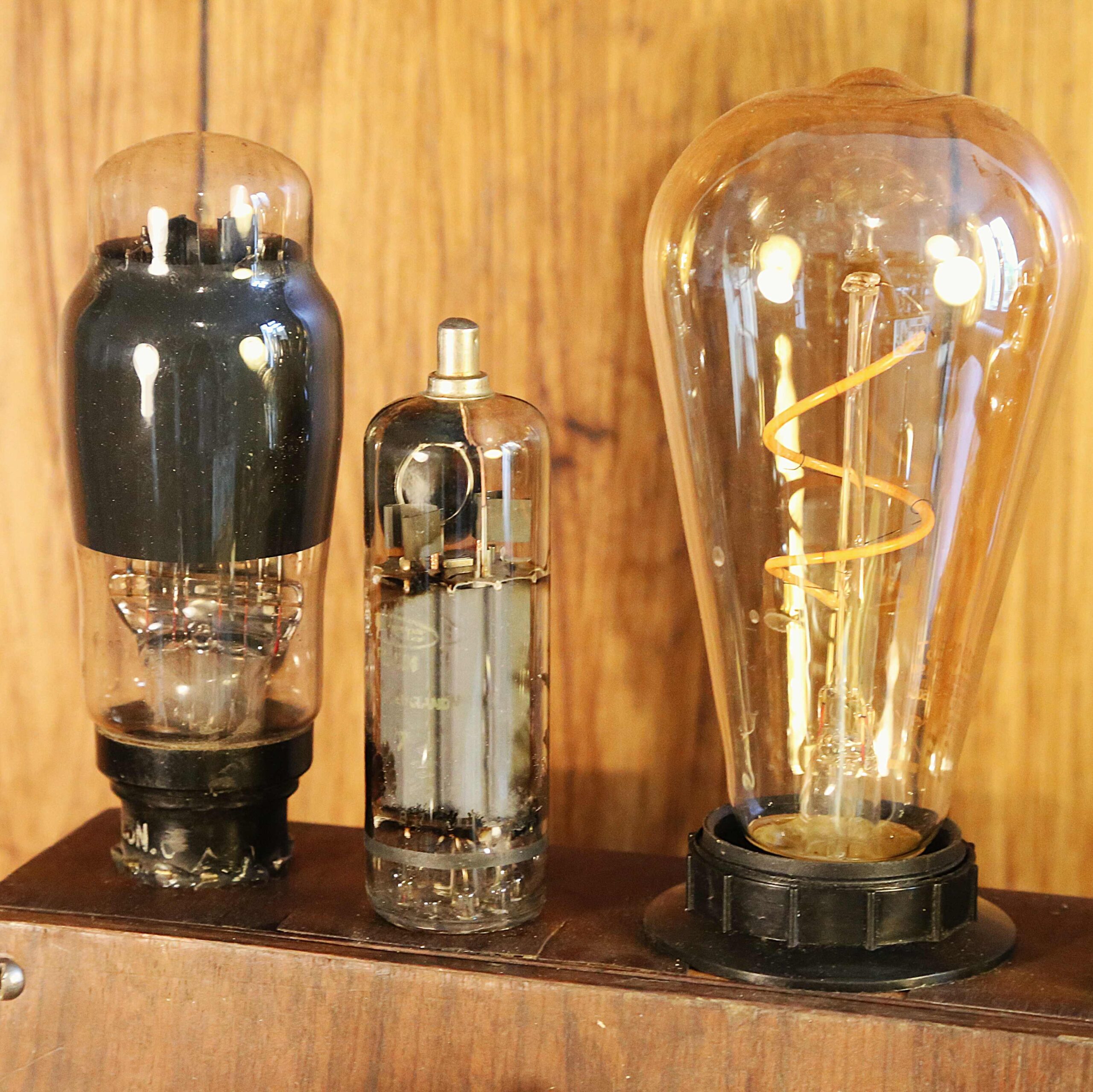 Lampe Steampunk création bois et laiton – Image 5