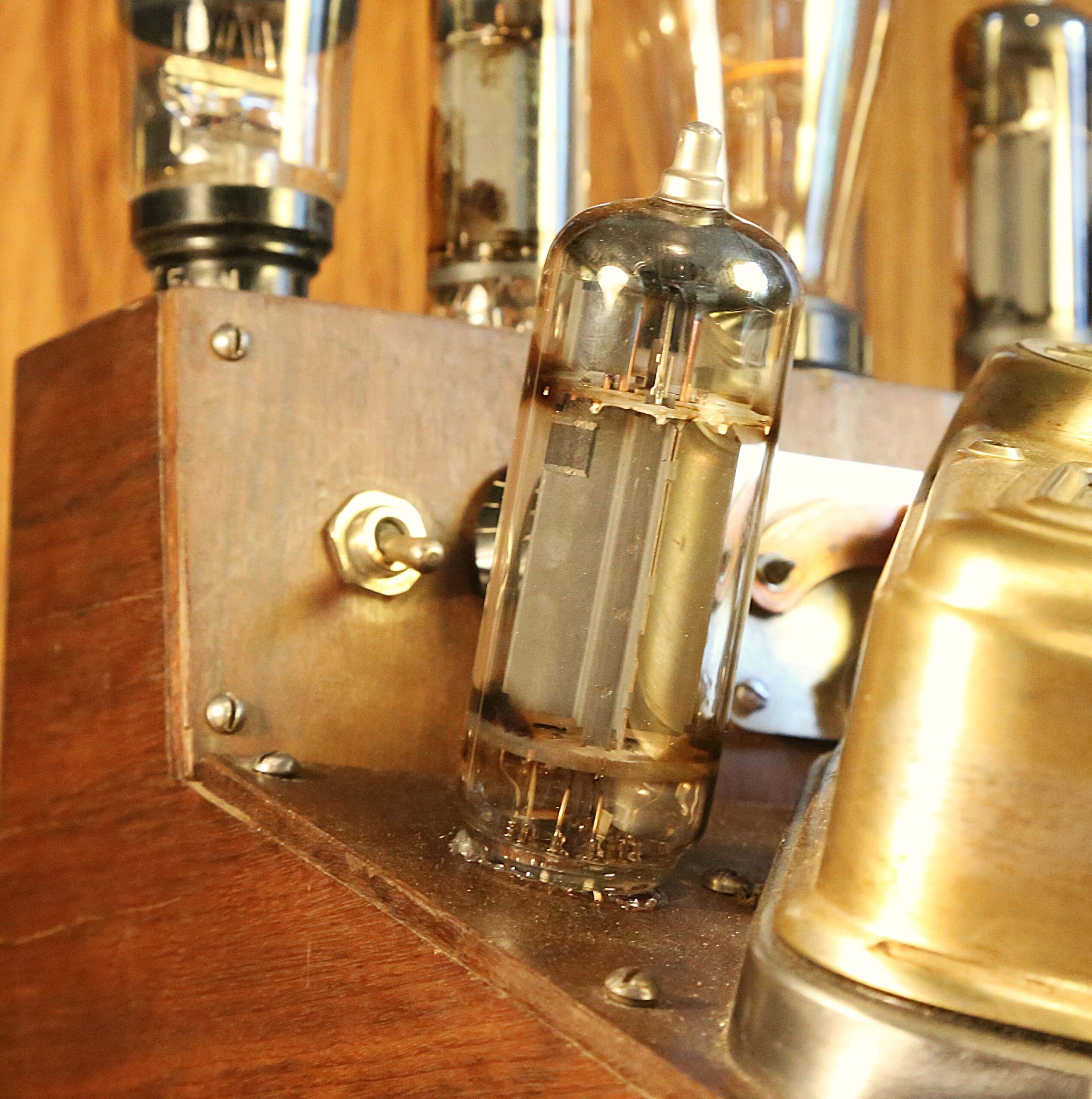 Lampe Steampunk création bois et laiton – Image 6
