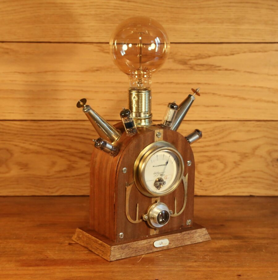 Lampe Steampunk création bois et laiton – Image 9