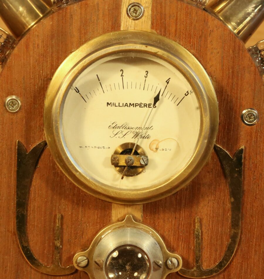 Lampe Steampunk création bois et laiton – Image 6