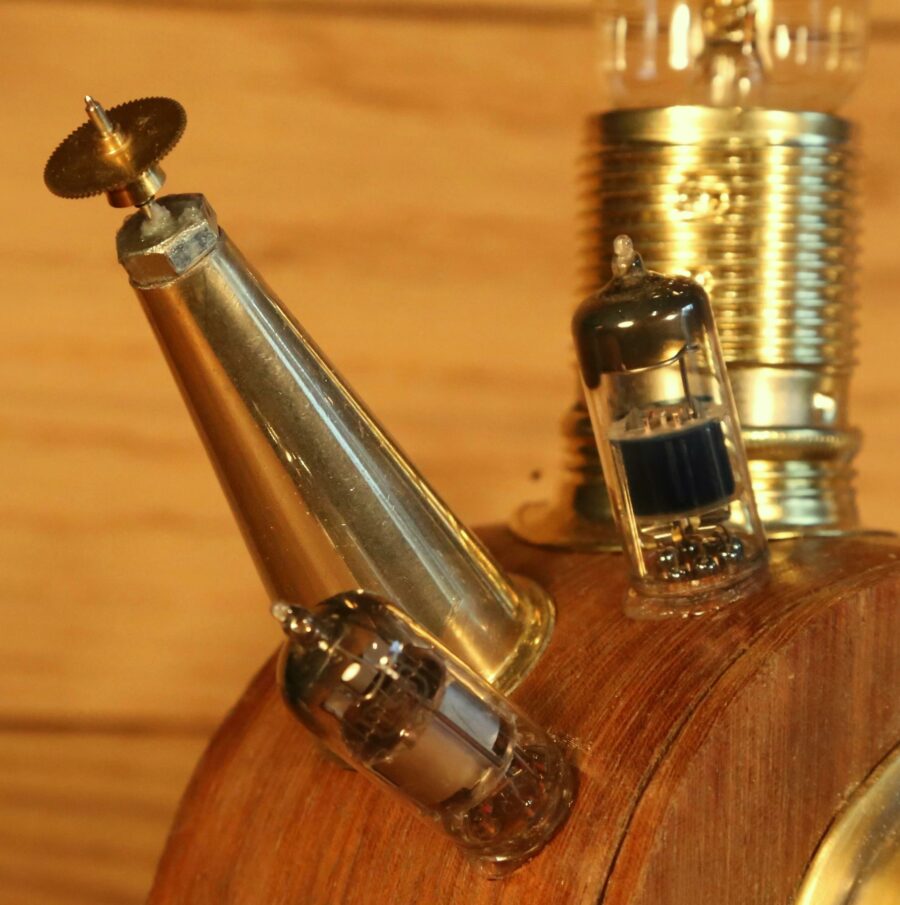 Lampe Steampunk création bois et laiton – Image 5