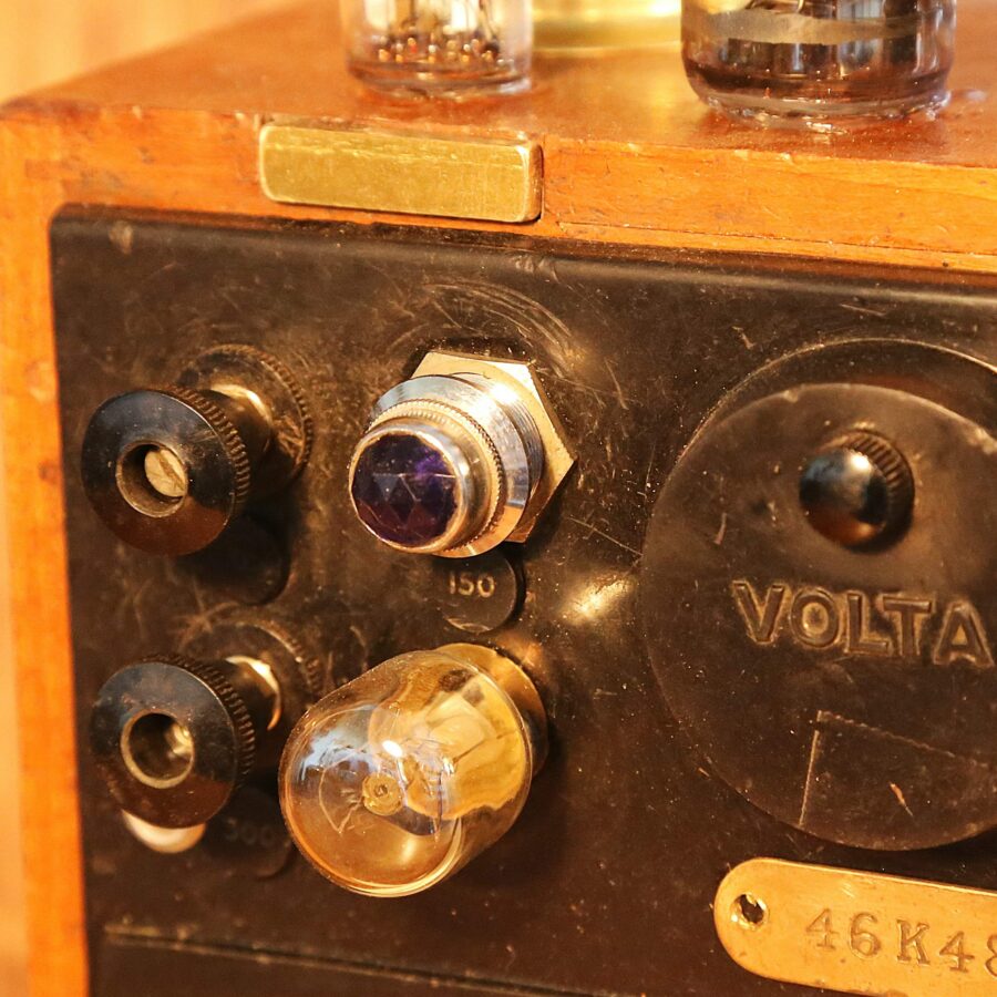 Lampe Steampunk instrument scientifique bois – Image 3