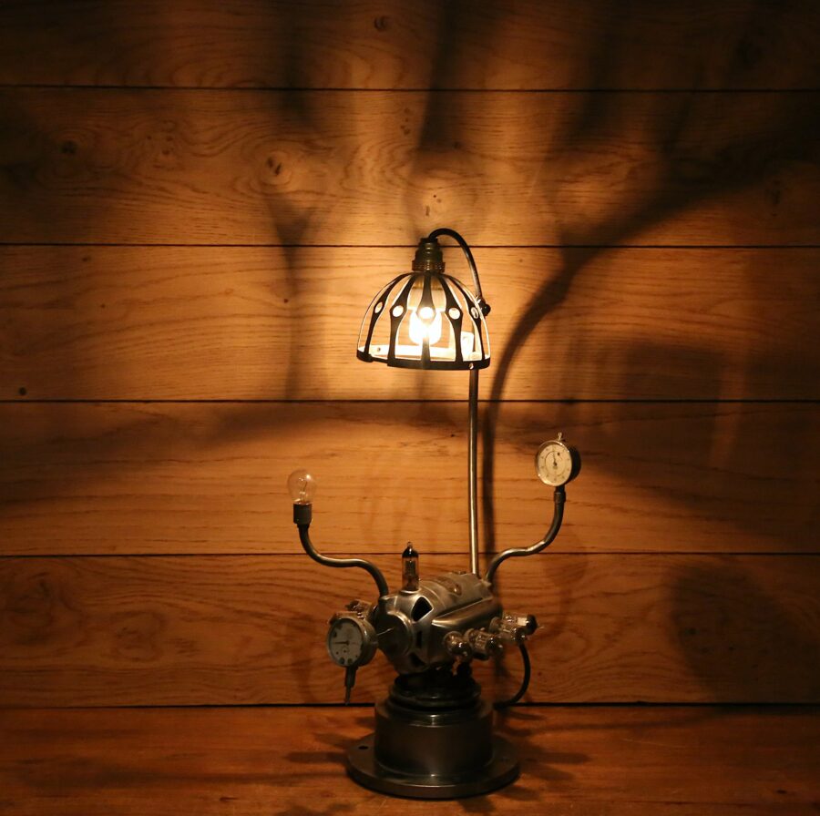 Lampe Steampunk machine à voyager dans le temps en métal