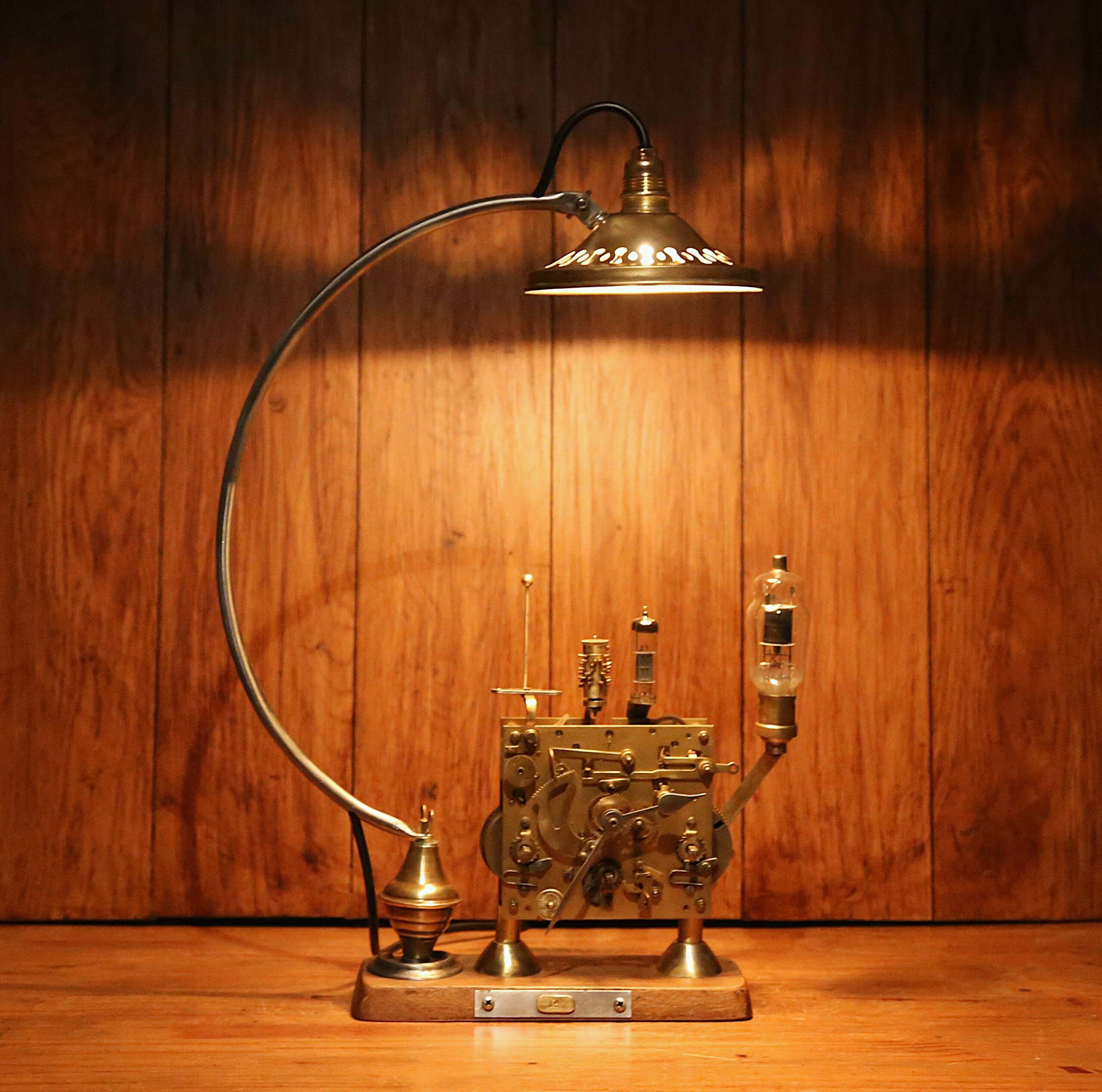Lampe Steampunk originale horlogerie vintage