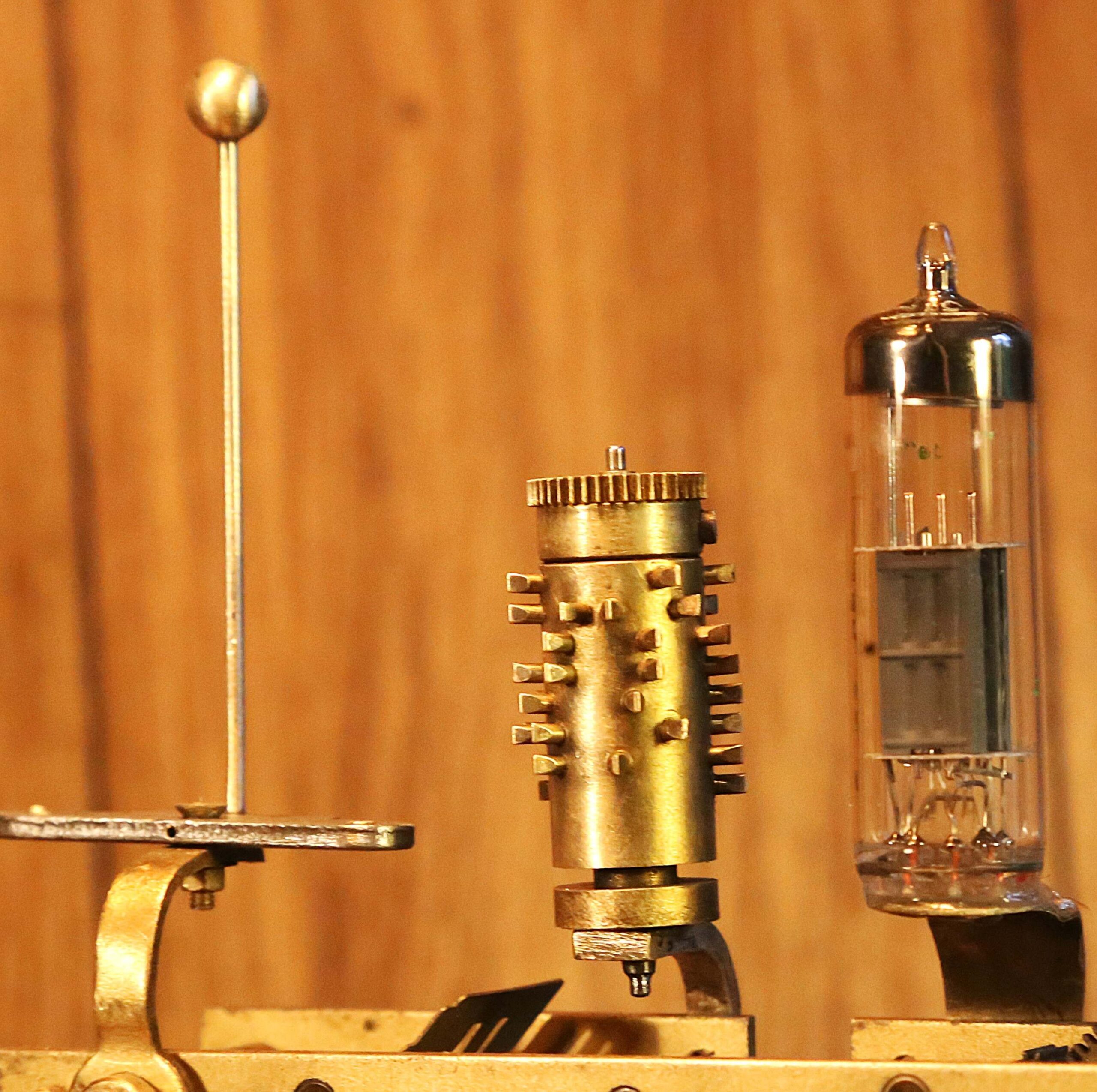 Lampe Steampunk originale horlogerie vintage – Image 6