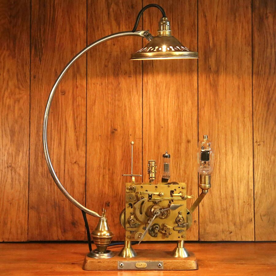 Lampe Steampunk originale horlogerie vintage