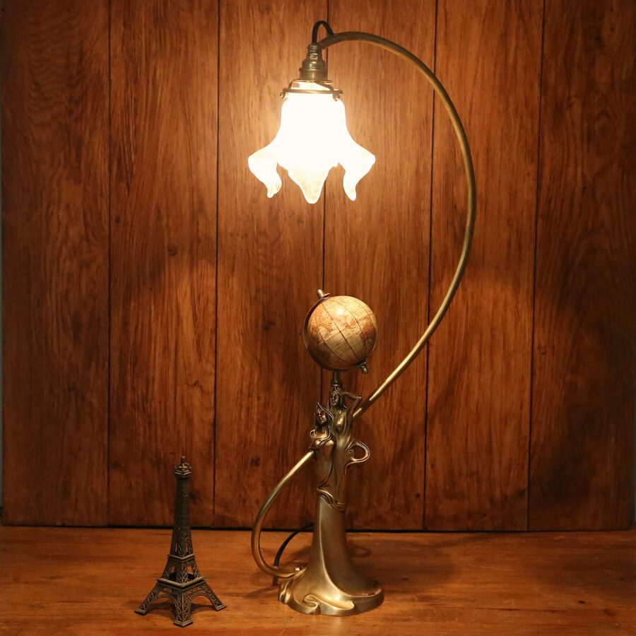 Lampe style Art Nouveau statue en bronze