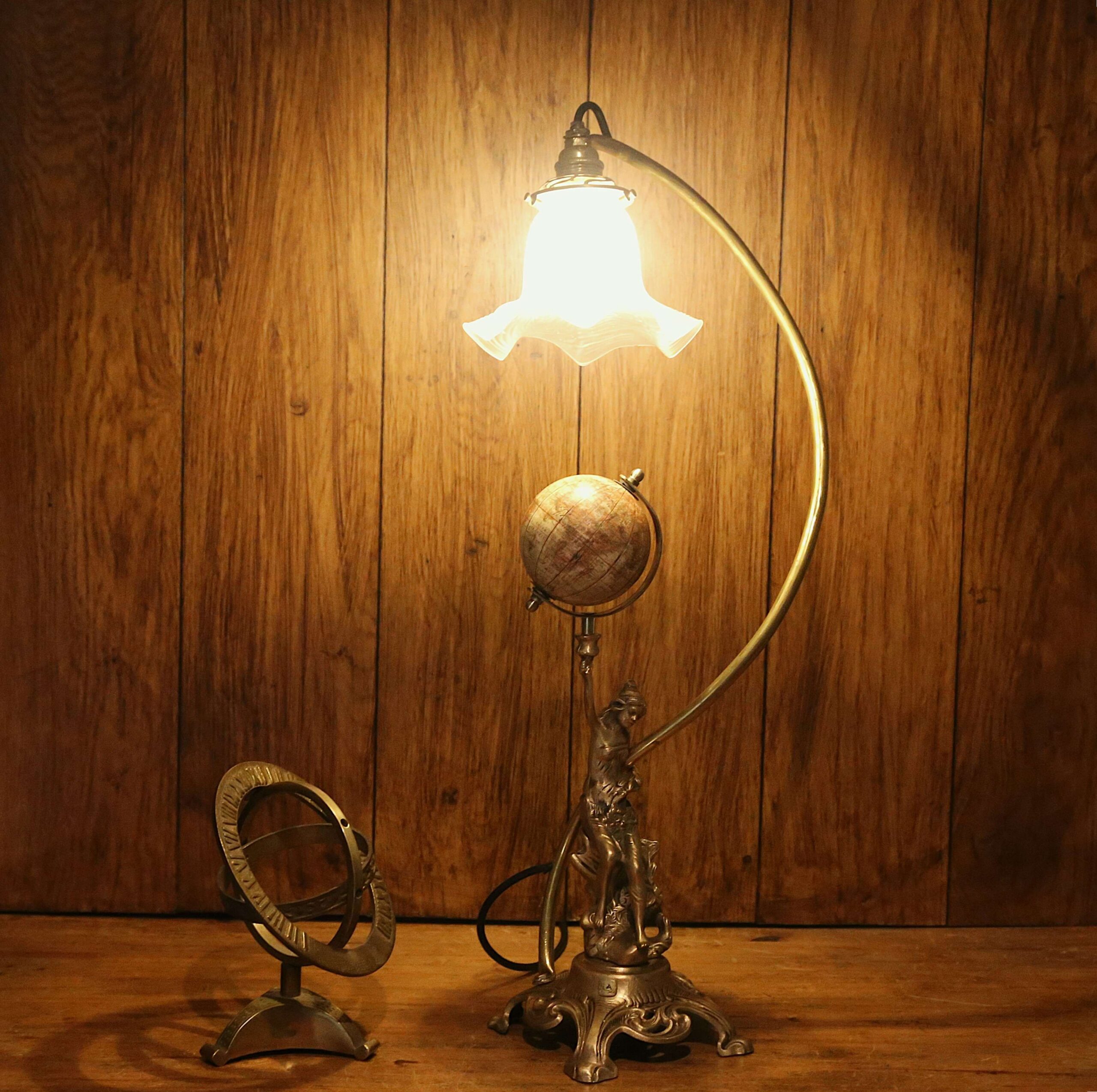 Lampe style Art Nouveau statue en bronze