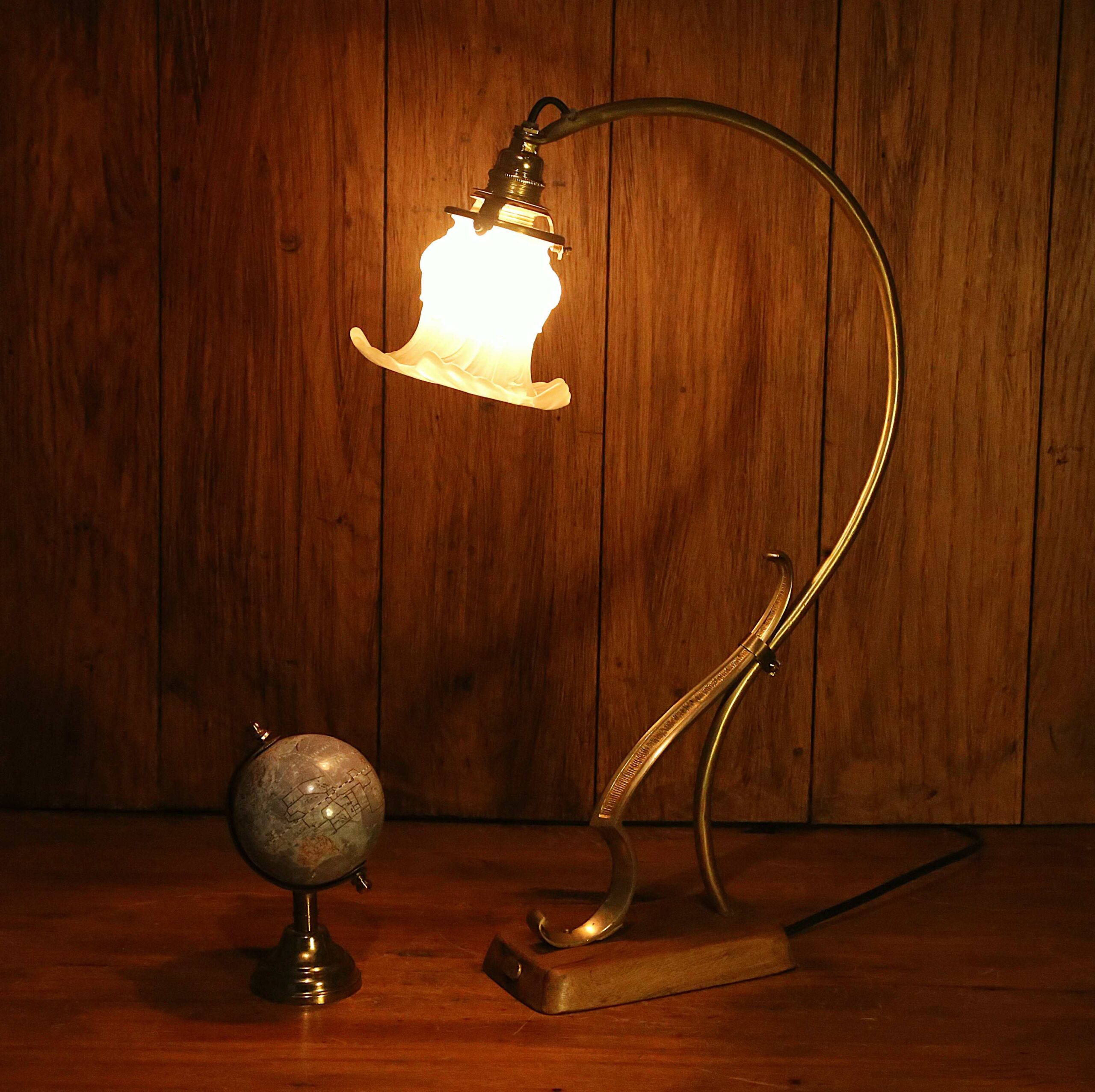 Lampe sur pied Art Déco laiton tulipe fleur