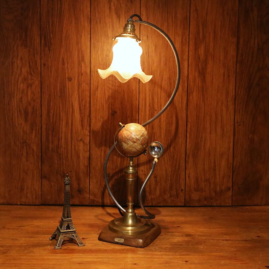 Lampe unique Art Déco globe terrestre