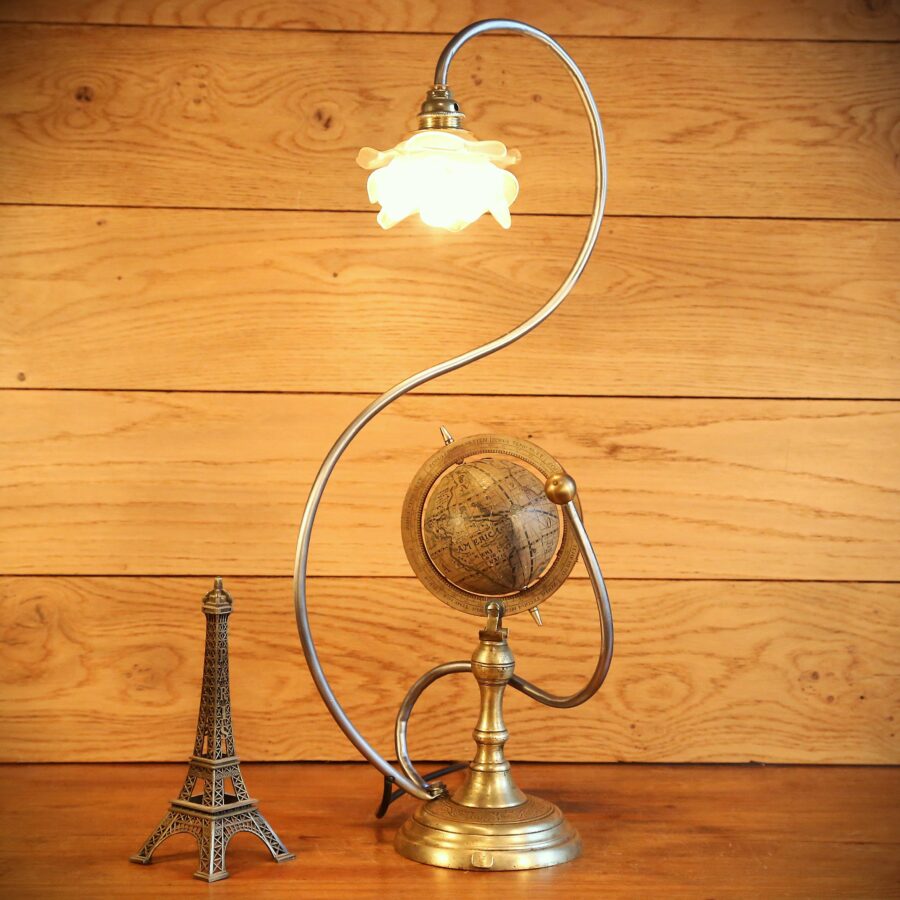 Lampe unique Art Nouveau globe terrestre