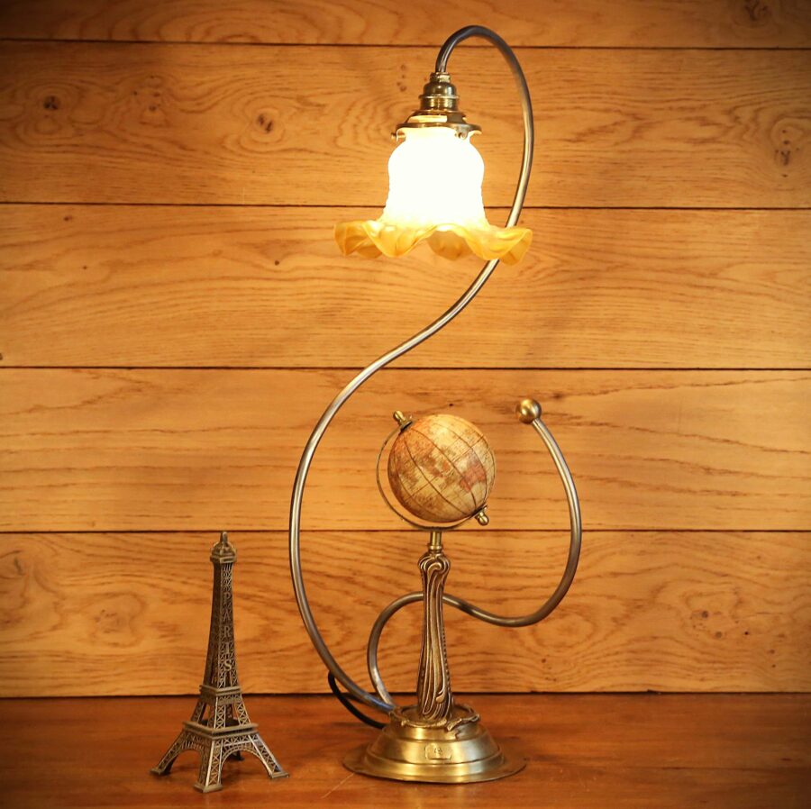 Lampe unique Art Nouveau globe terrestre