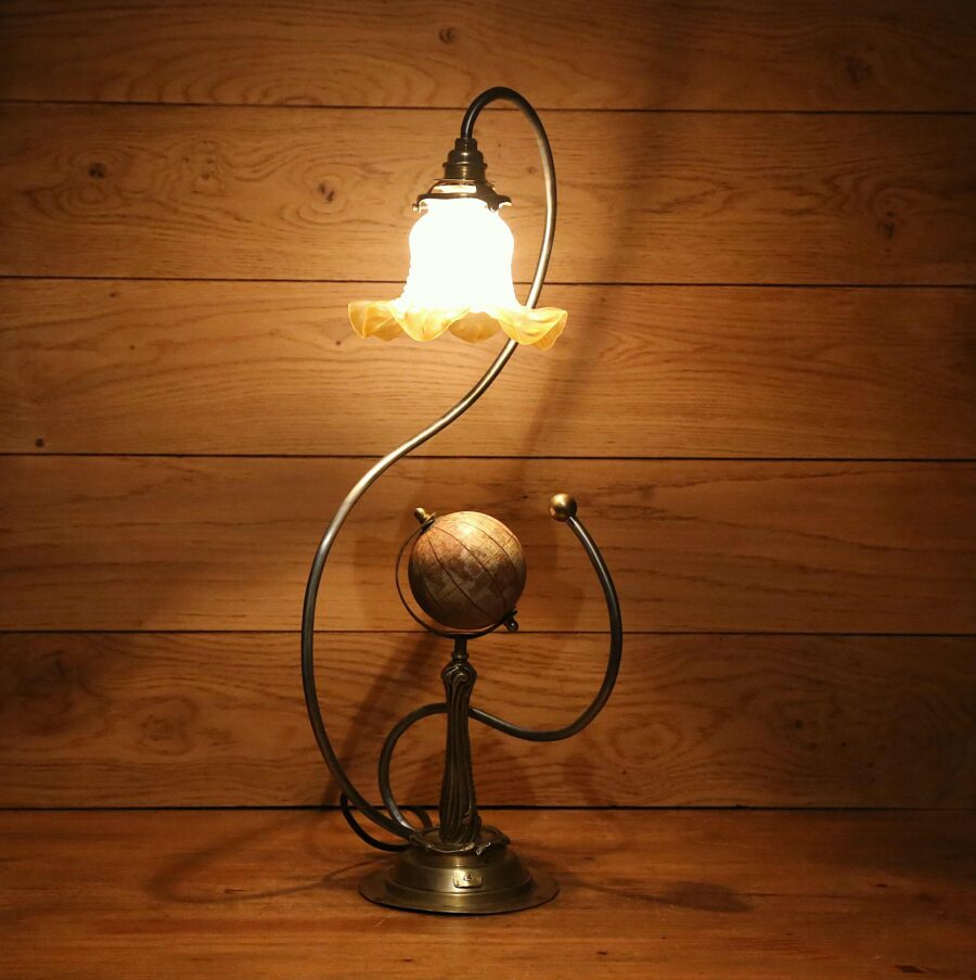Lampe unique Art Nouveau globe terrestre bronze