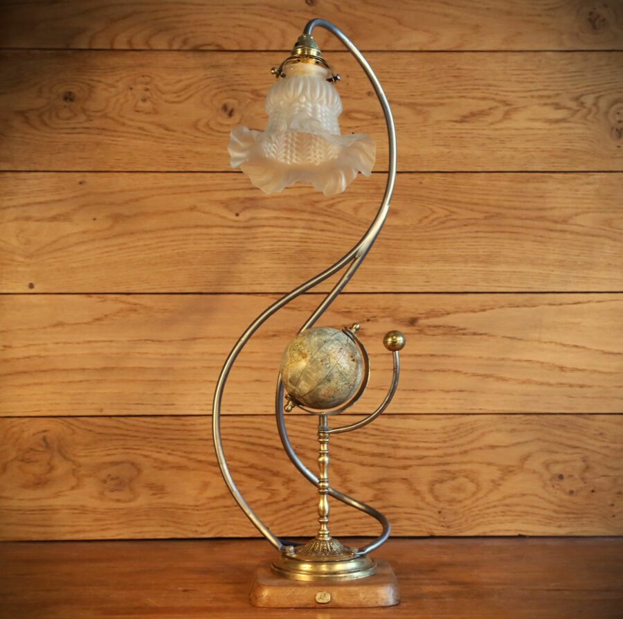 Lampe unique Art Nouveau globe terrestre