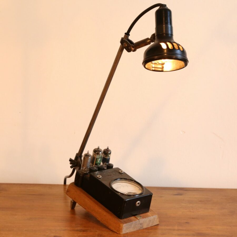 Lampe de métier électricien ohmmètre en bakélite et abat jour machine à coudre Singer