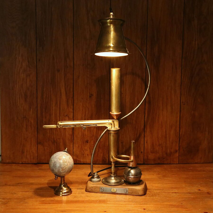 Lampe unique instrument vinicole de collection