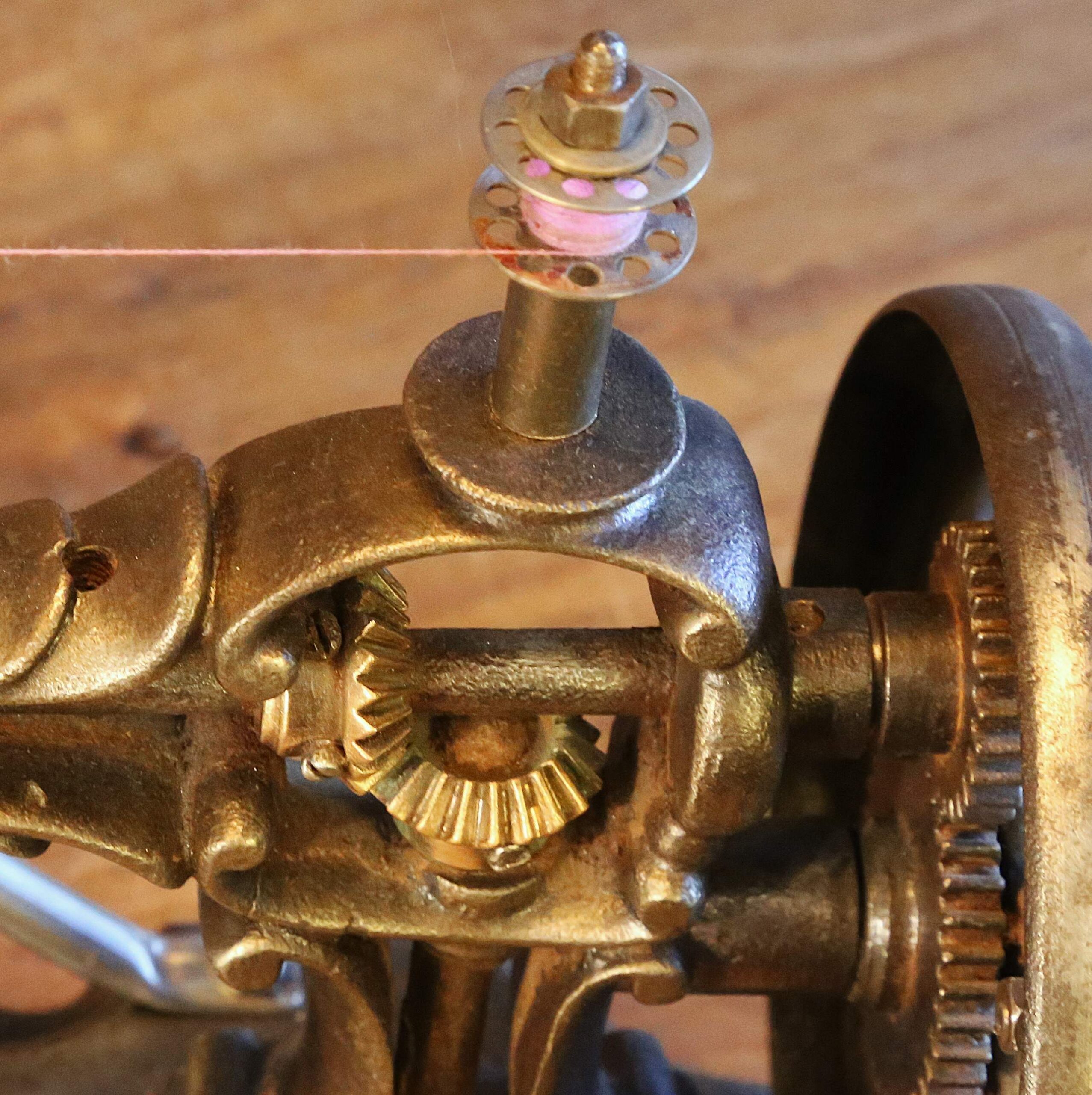 Lampe unique machine à coudre vintage métal – Image 11