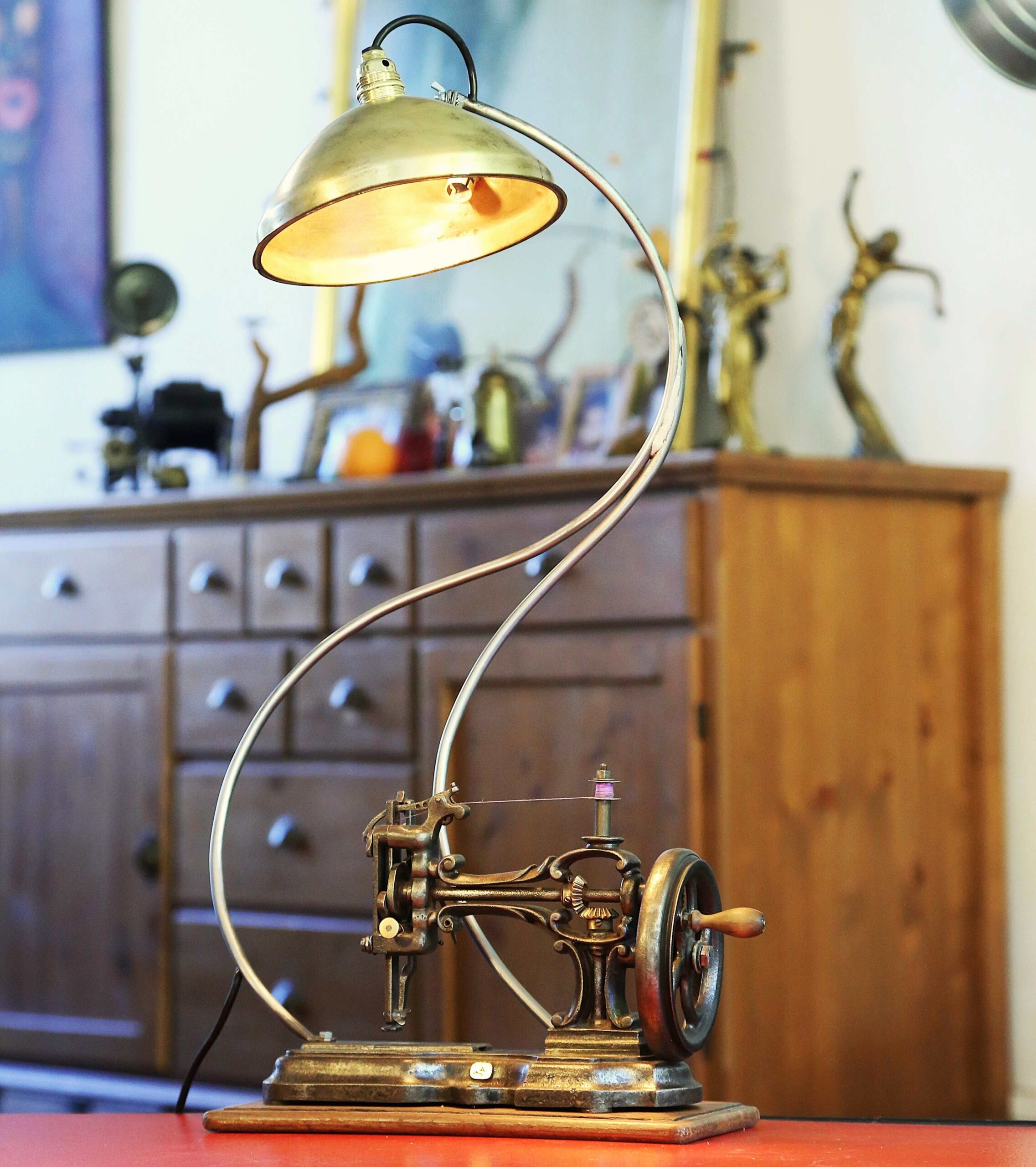 Lampe unique machine à coudre vintage métal – Image 4