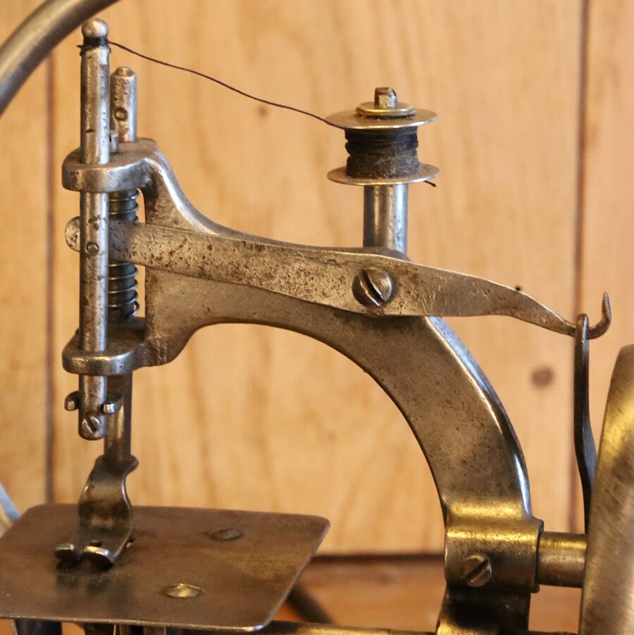 Lampe unique machine à coudre vintage métal – Image 7