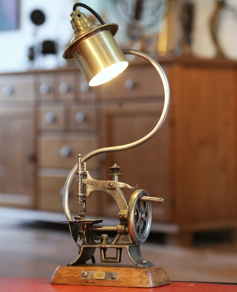 Lampe unique machine à coudre vintage métal – Image 4