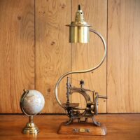 Lampe unique machine à coudre vintage métal
