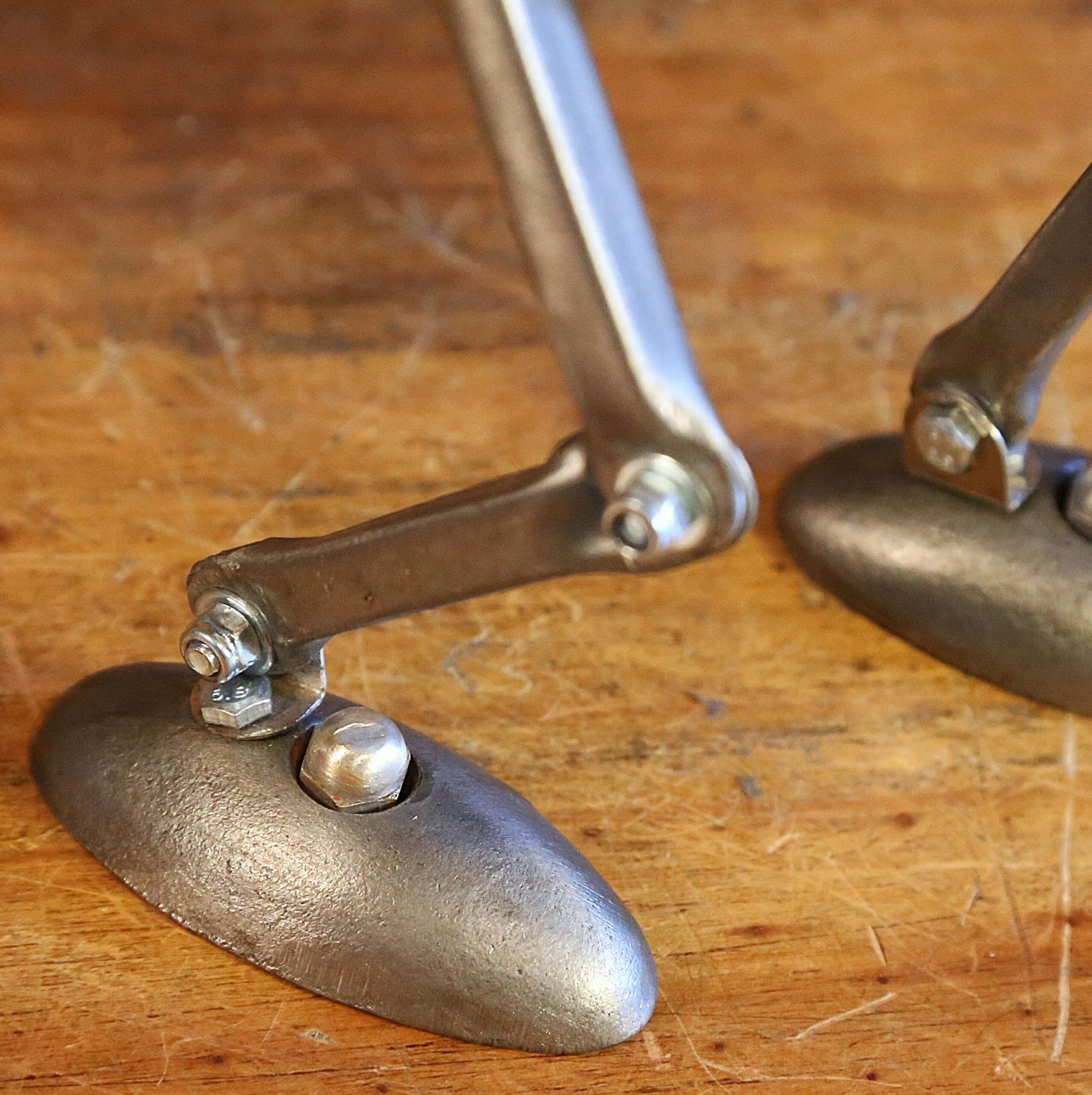 Lampe unique robot articulé en métal – Image 6