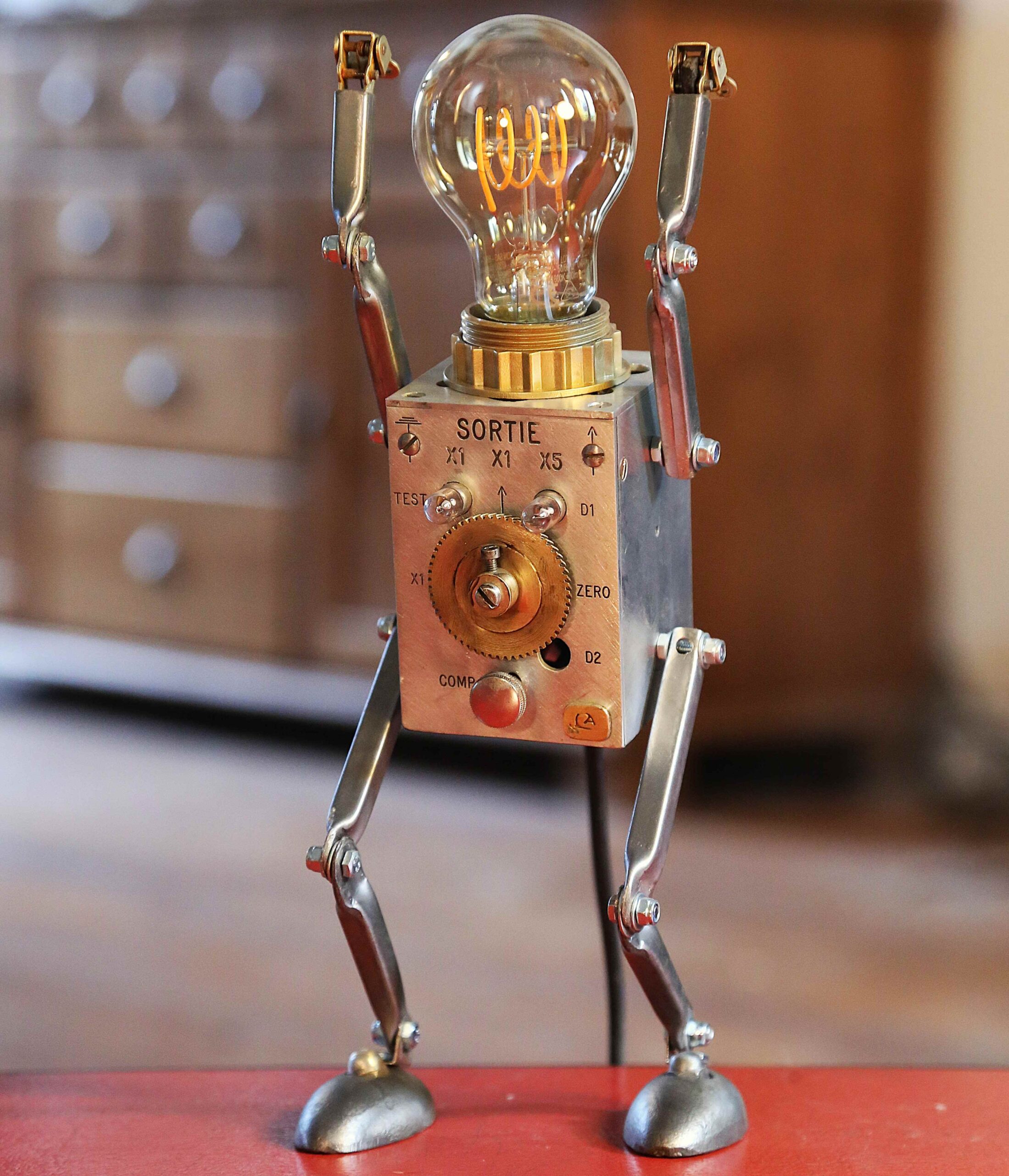 Lampe unique robot articulé en métal – Image 5