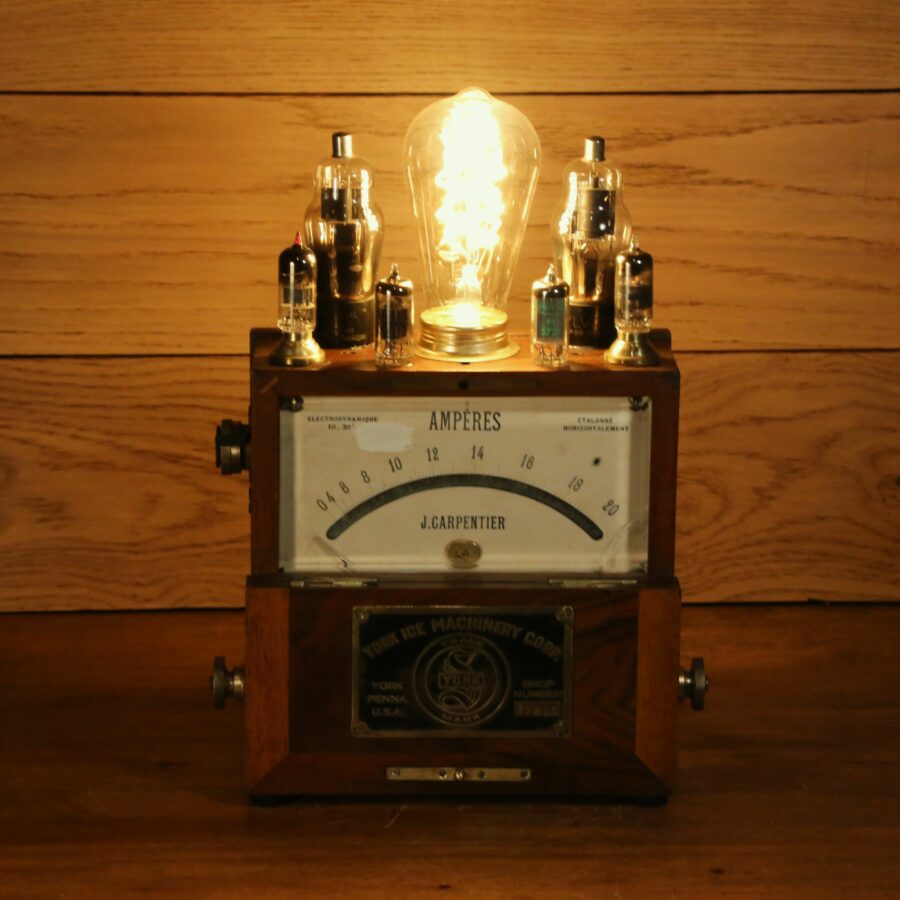 Lampe unique Steampunk création bois et lampes tube