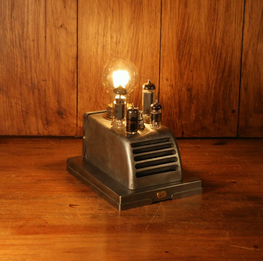 Lampe unique Steampunk métal fabriquée à la main